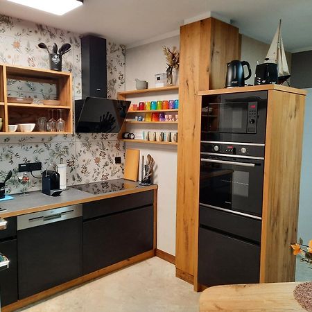 ארפורט Huebner Apartments מראה חיצוני תמונה