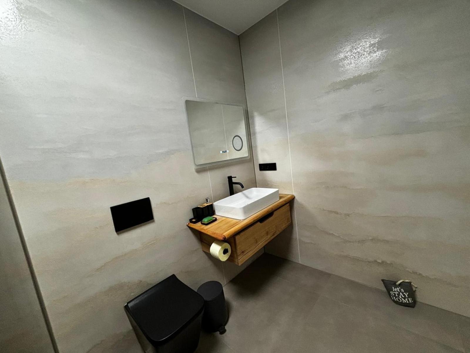 ארפורט Huebner Apartments מראה חיצוני תמונה