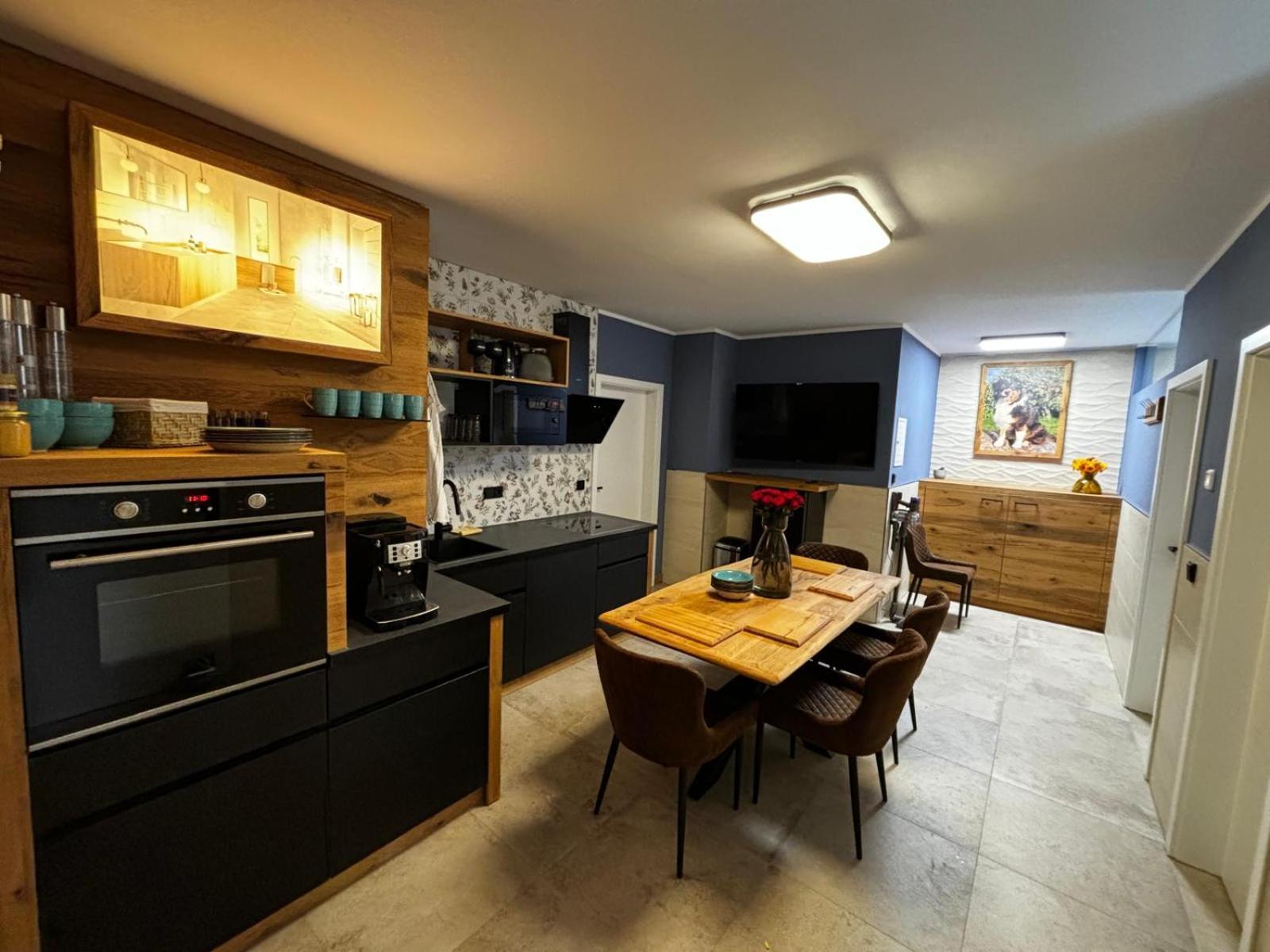 ארפורט Huebner Apartments מראה חיצוני תמונה