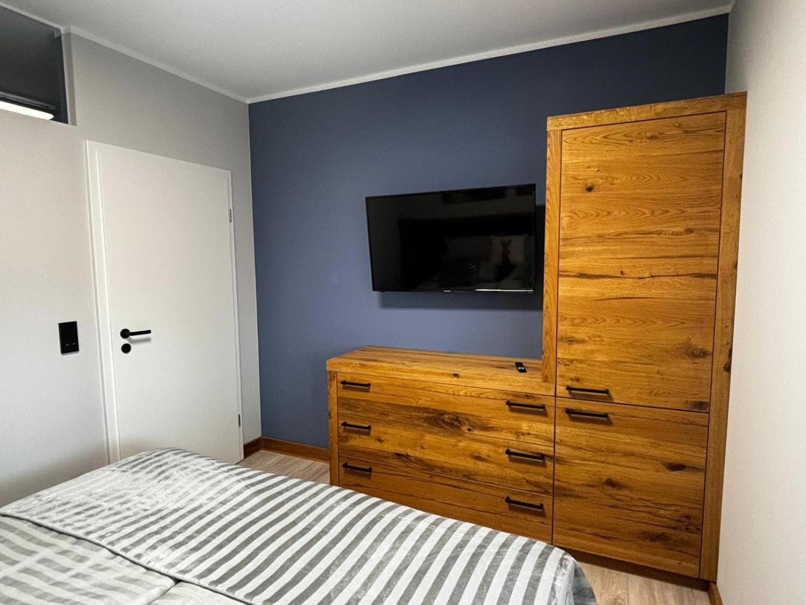 ארפורט Huebner Apartments מראה חיצוני תמונה