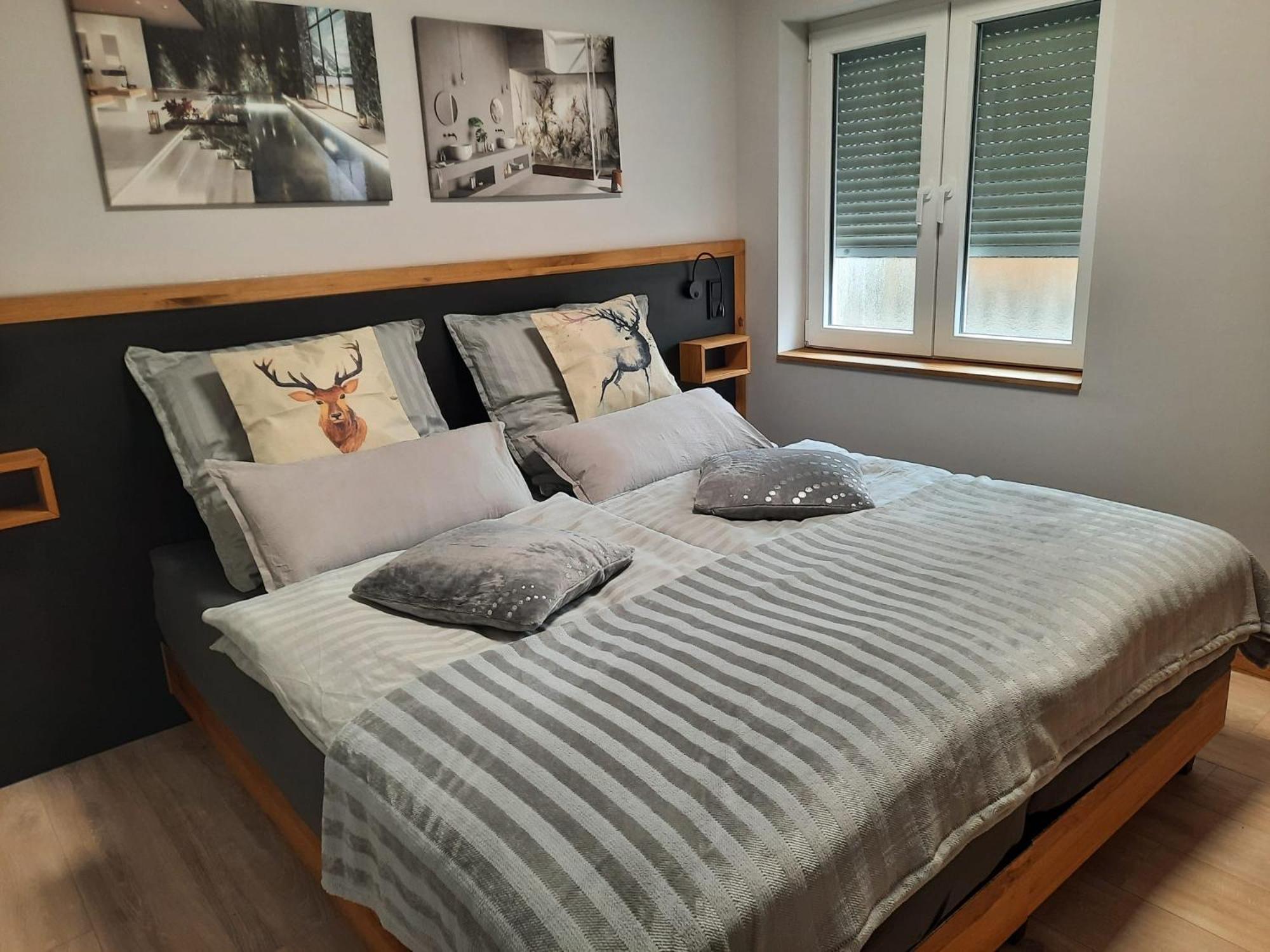 ארפורט Huebner Apartments מראה חיצוני תמונה