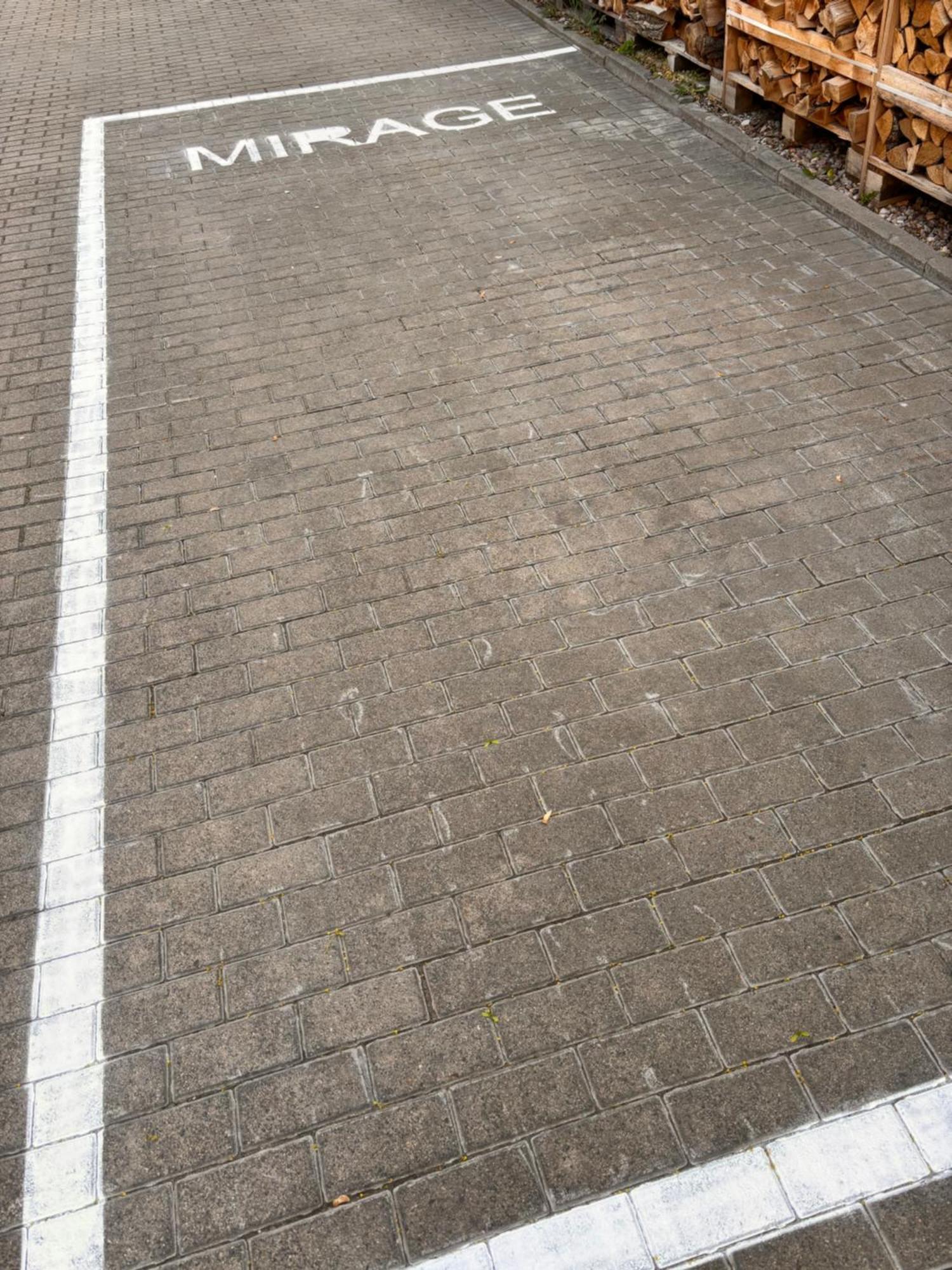 ארפורט Huebner Apartments מראה חיצוני תמונה