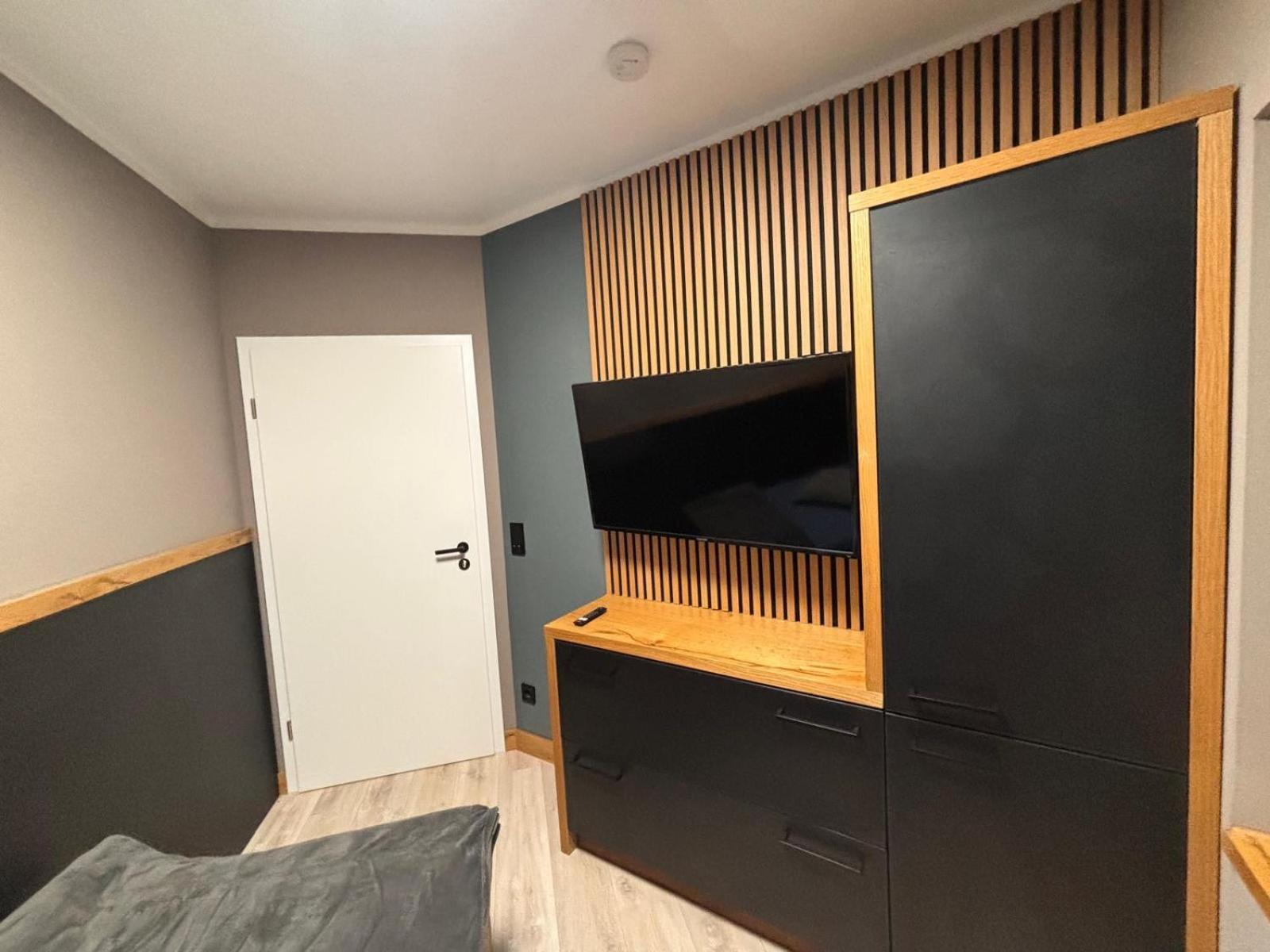 ארפורט Huebner Apartments מראה חיצוני תמונה