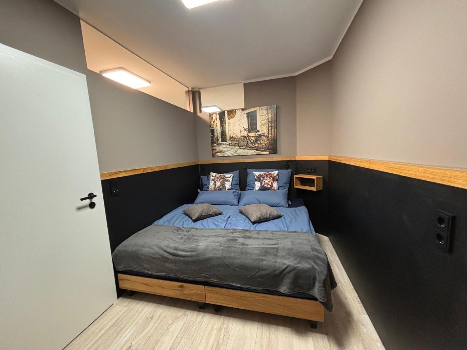 ארפורט Huebner Apartments מראה חיצוני תמונה