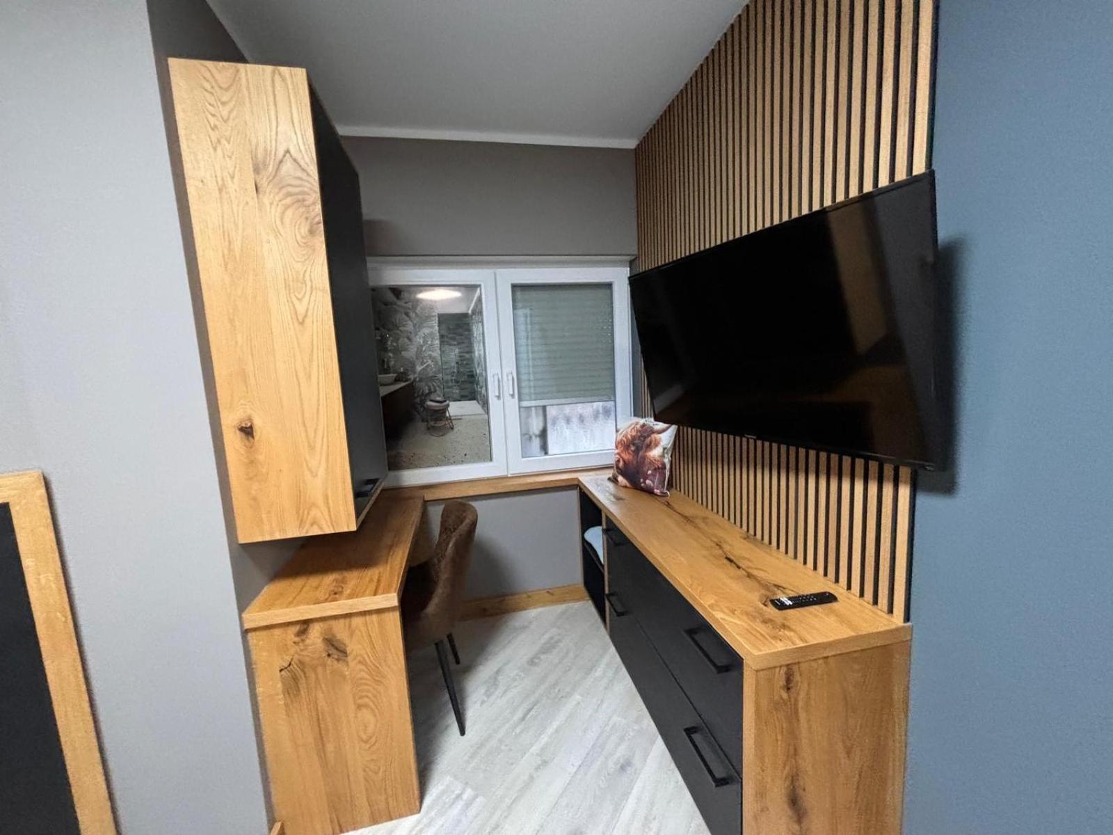 ארפורט Huebner Apartments מראה חיצוני תמונה